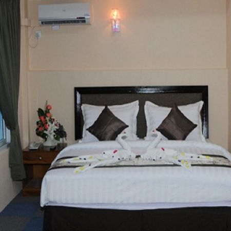 Hotel Bo Bo Min Yangon Exterior foto